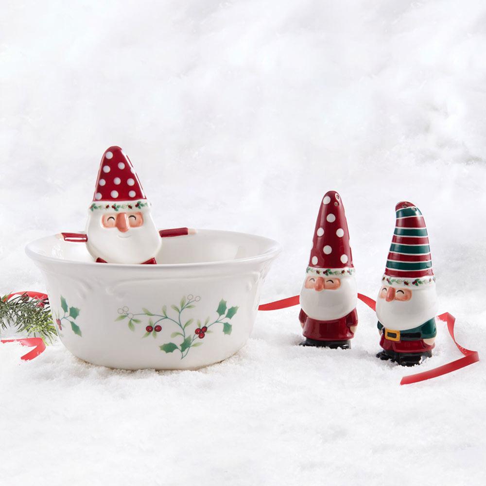 Pfaltzgraff Winterberry Salt and Pepper Set