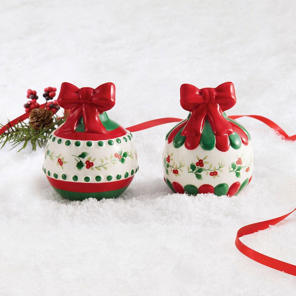 Salt and outlet pepper ornaments