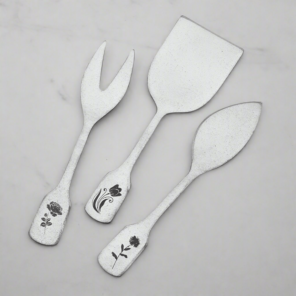 Matte Floral 3 Piece Cheese Spreader Set