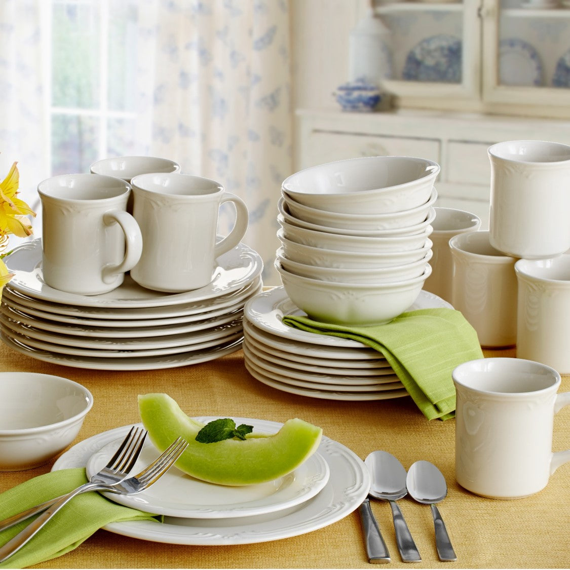 Filigree® 32 Piece Dinnerware Set, Service for 8